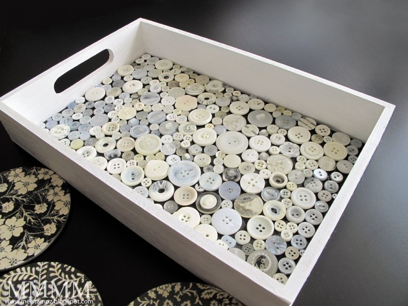 Decorate a simple tray with buttons.