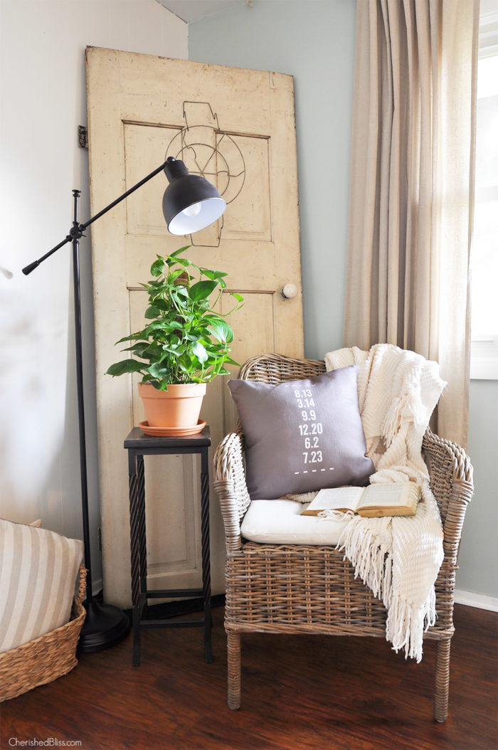 Amazing Farmhouse Reading Nook.