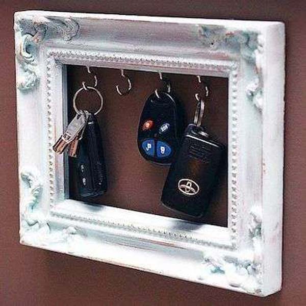 DIY Key Holder of Old Picture Frame.