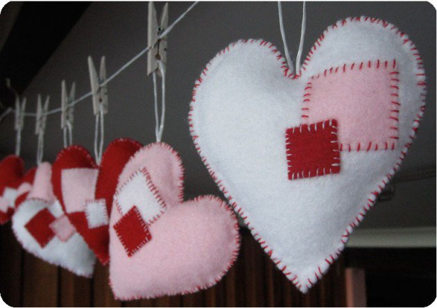 Easy DIY Heart Garland.