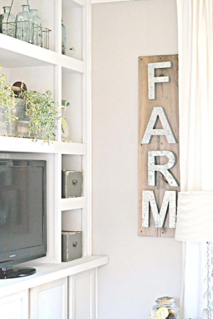 Farmhouse Metal Letter Sign.