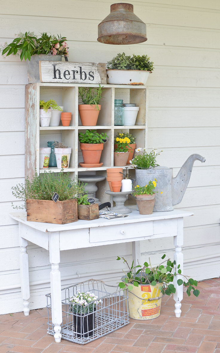 Farmhouse style DIY potting bench.