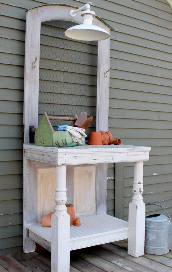 Lovin’ on this potting bench.