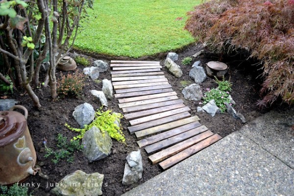 Pallet Wood Garden Walkway.