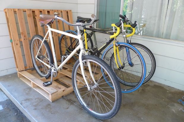 Simple Pallet Bike Rack.