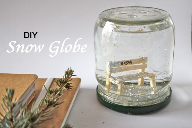 Bench Snow Globe.