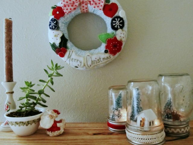 DIY Light Mason Jar Christmas Scene.