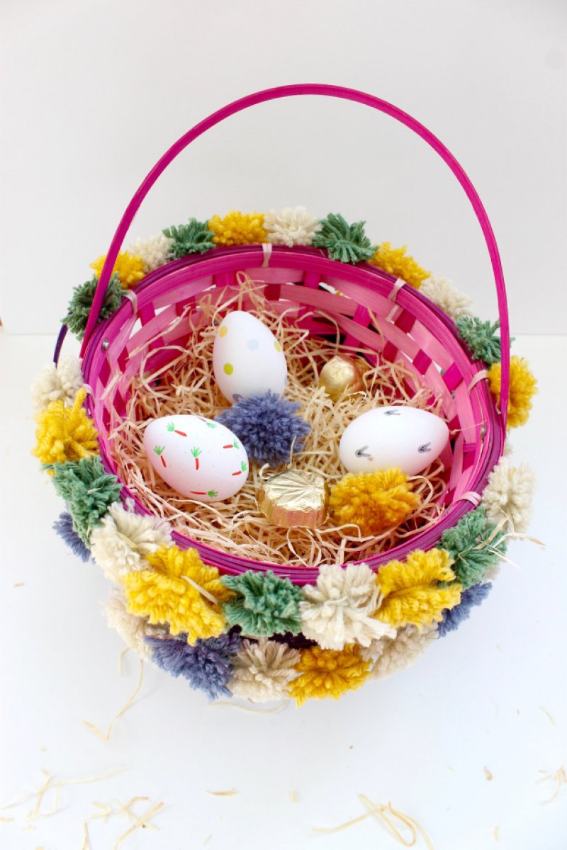 DIY Pom Pom Easter Baskets.