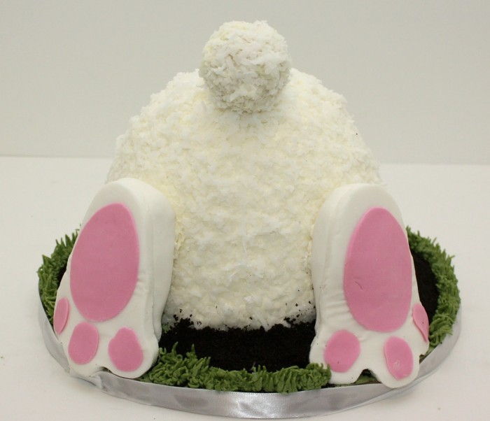 DIY Easter Bunny Butt Cake.