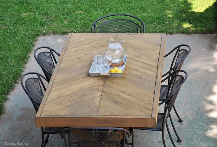 DIY Outdoor Table.