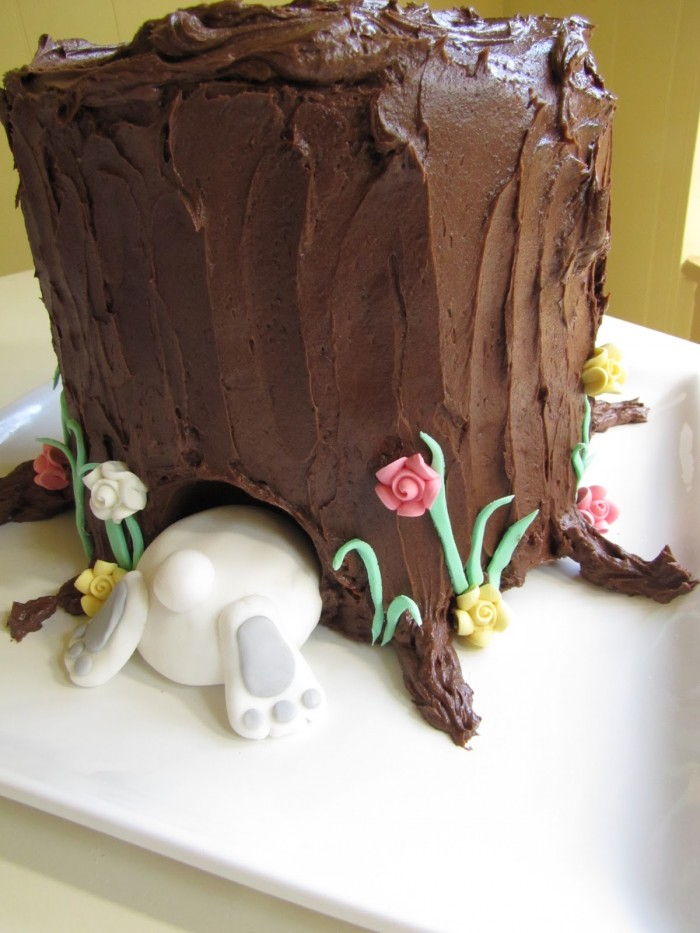 DIY Tree Stump Bunny Butt Easter Cake.