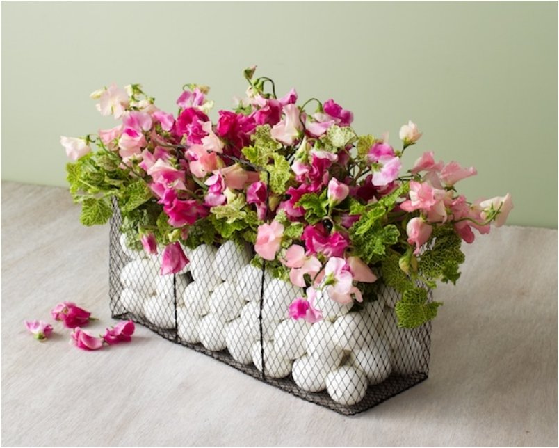 Easter Wire Basket Centerpiece.