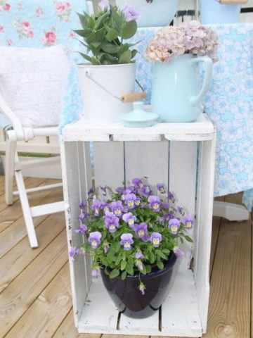 Fruit Crate Porch Decor Idea for Spring.