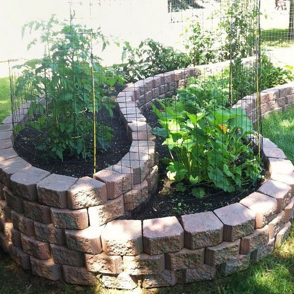 Curved Raised Bed Garden Using Landscape Stones.