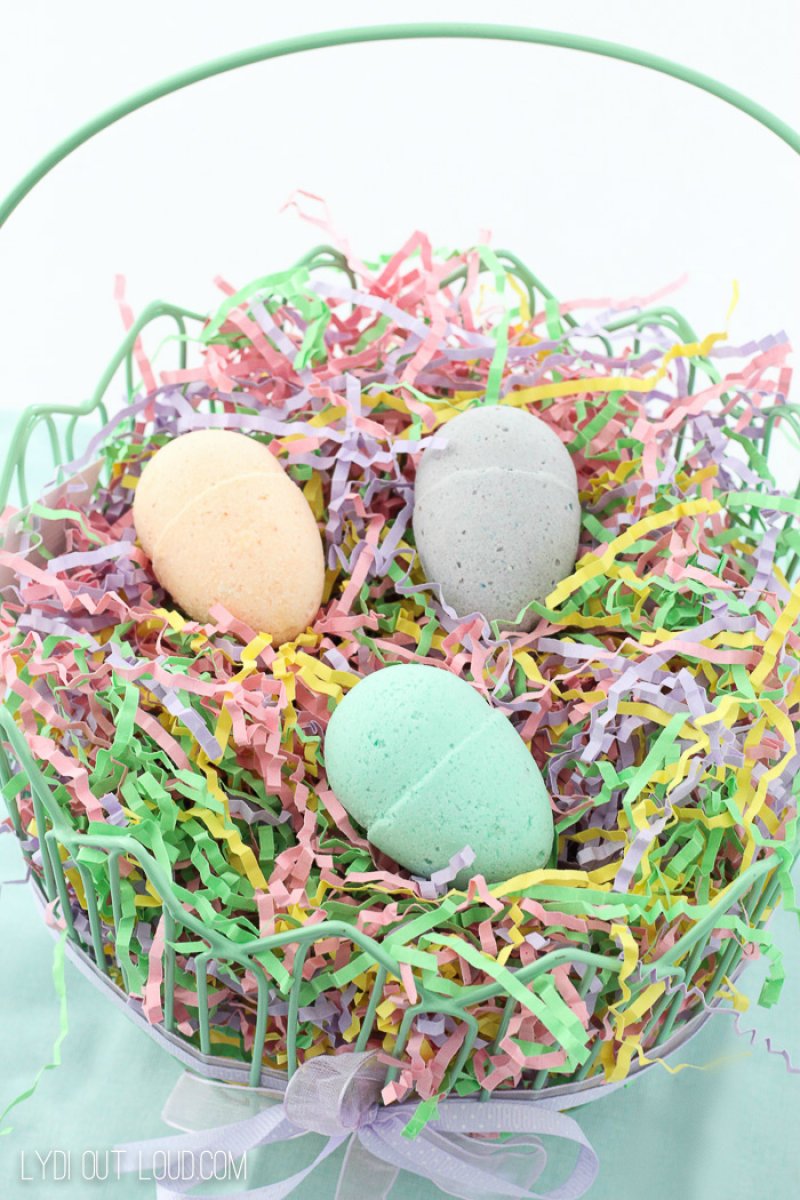 DIY Bath Bomb Easter Eggs.