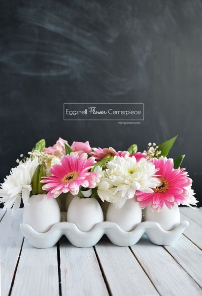 DIY Eggshell & Flower Centerpiece.