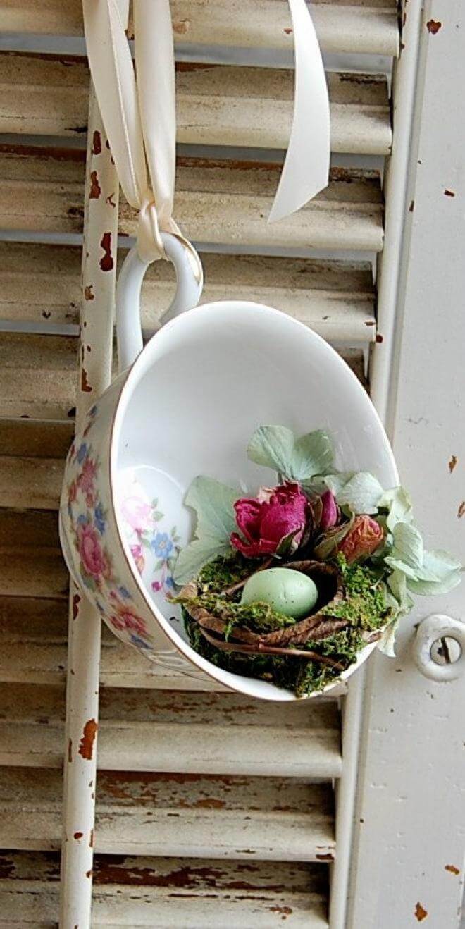 Delicate Teacup Bird’s Nest Display.
