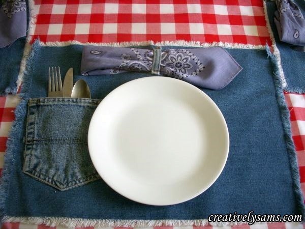 Make these adorable denim placemats.
