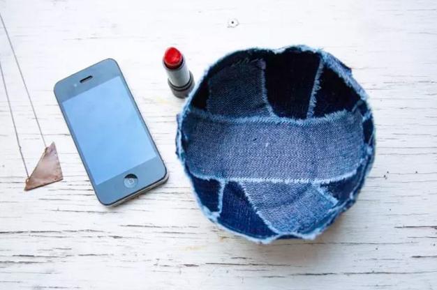 Recycle old jeans into a cute new denim bowl.