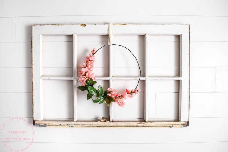 Simple Floral Farmhouse Wreath.