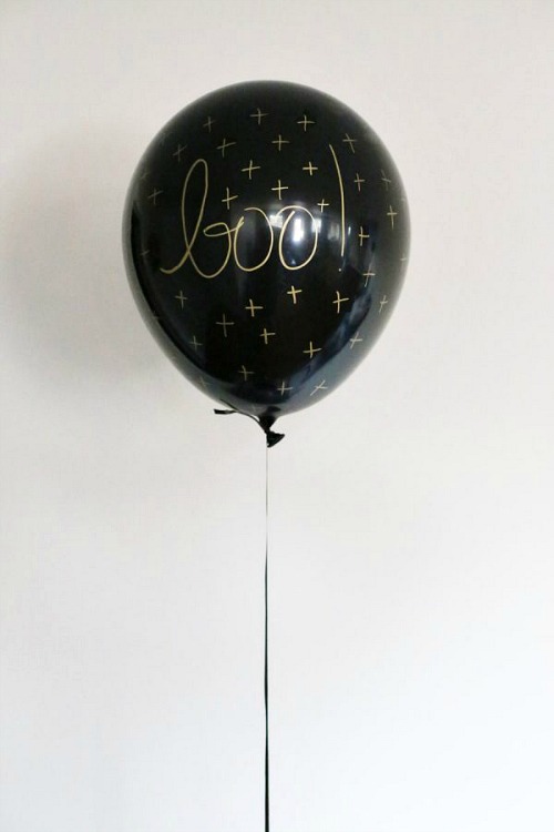 DIY Black and Gold Balloons by the Sweetest Occasion