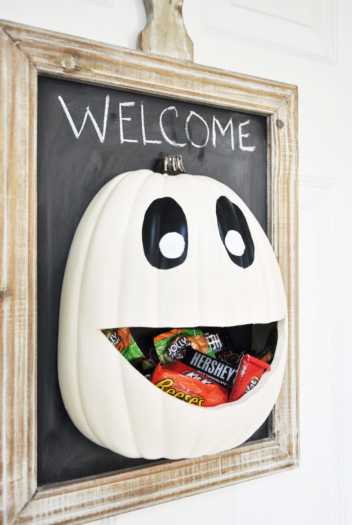 DIY Halloween Candy Door Hanger.