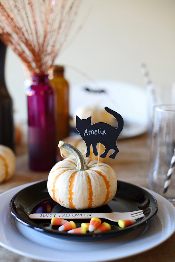 DIY Halloween Tablescape and Place Settings.