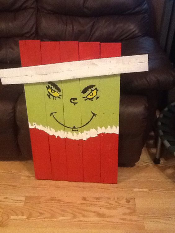 Diy Christmas Pallet Craft.