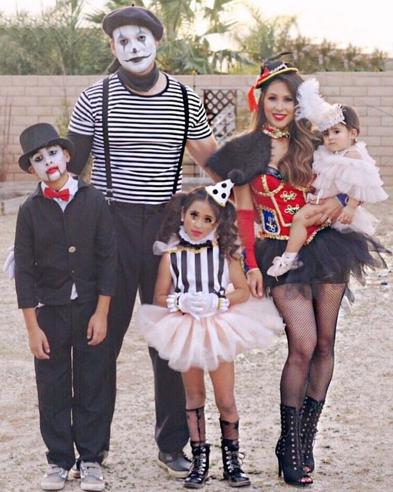 Family circus costumes for Halloween.