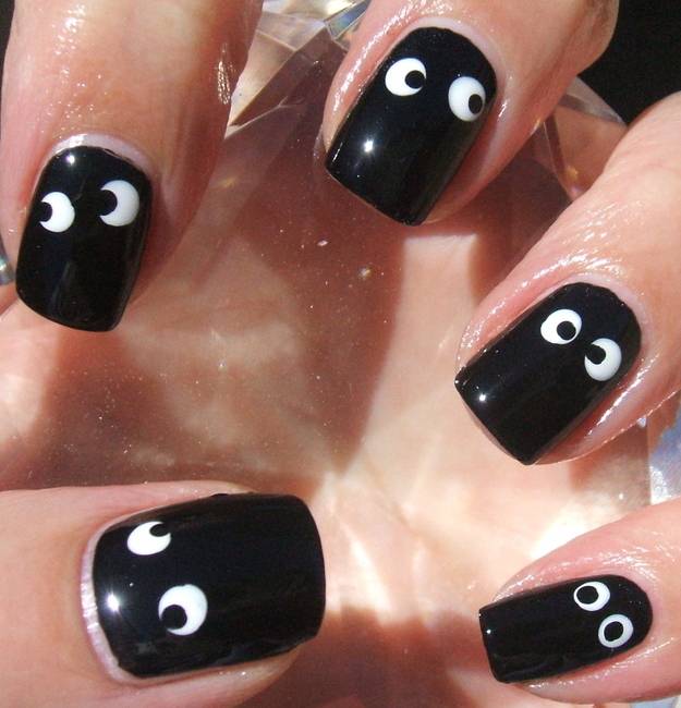 Googly Eyes Manicures.