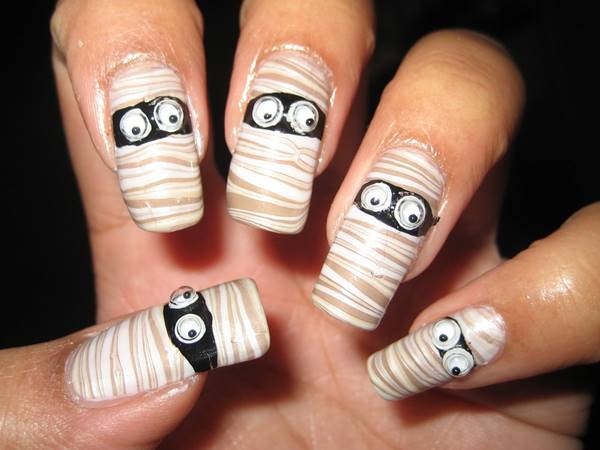 Halloween Mummy Water Marble Nail Art.