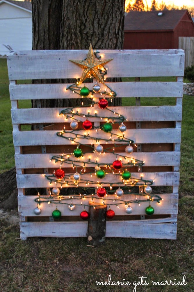 Lighted Wood Pallet Christmas Tree.