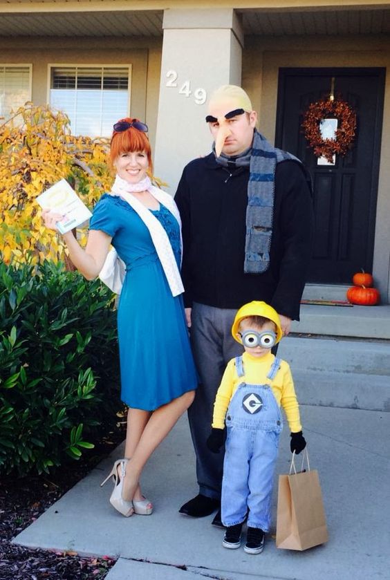 Minion Family Costume.