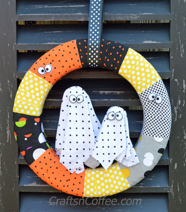 Polka Dot Halloween Ghost Wreath.