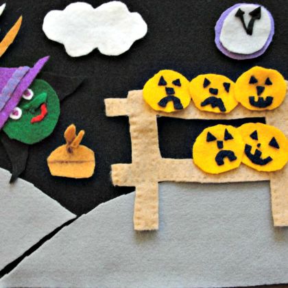 Pumpkin felt board.