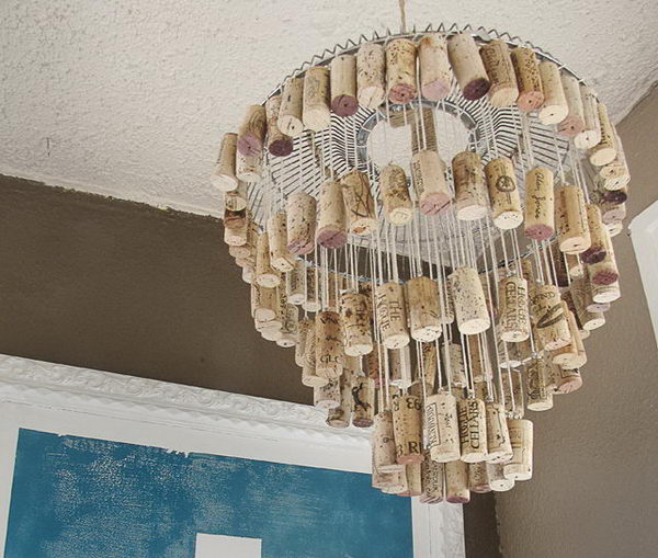 Use cork to decorate the chandelier!