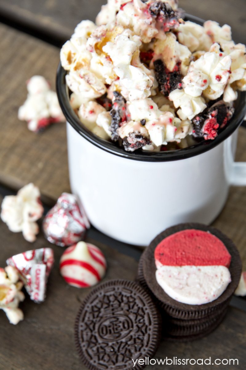 Chocolate Peppermint Popcorn Munch