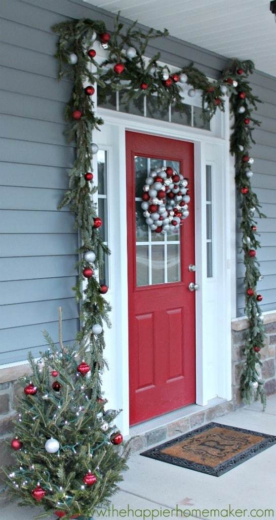 Christmas Front Door Garland at The Happier Homemaker