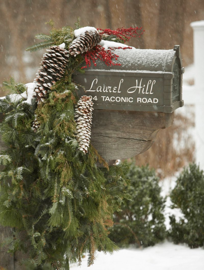 Christmas Mailbox at Traditional Home