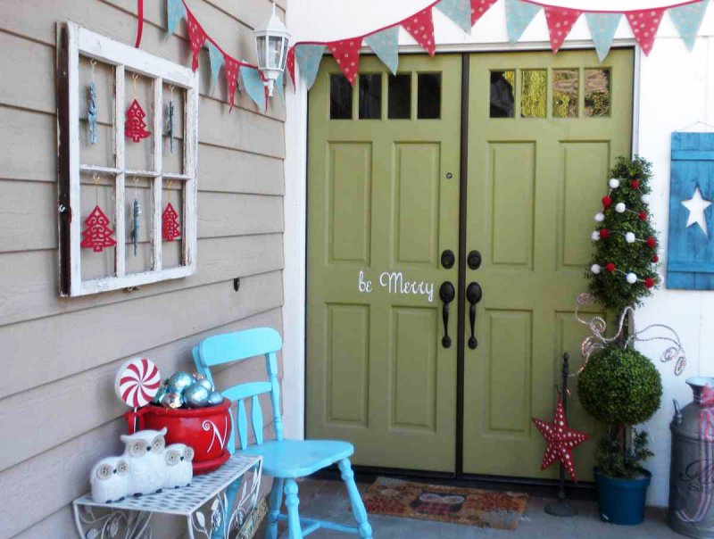 From Old Window Frame To Quirky Holiday Decor.