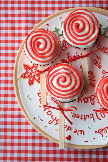 Peppermint Lollipop Cupcakes by Munchkin Munchies