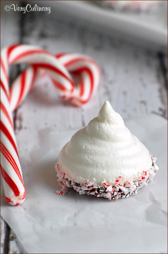 Peppermint Snowcap Meringues by Very Culinary