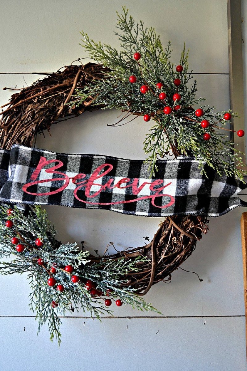 Rustic Evergreen Christmas Wreath from Red Cottage Chronicles