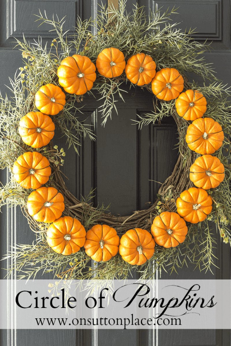 Circle of Pumpkins Wreath.