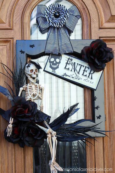 Halloween Skeleton Door Wreath.
