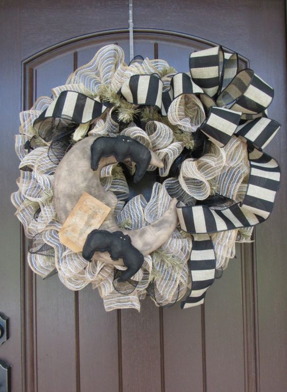 Ways to Make Black Mesh Wreath for Halloween