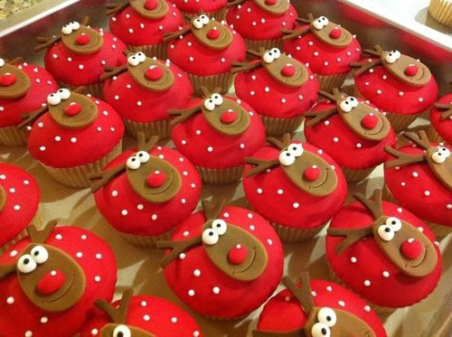 Christmas Reindeer Cupcakes via Studio M