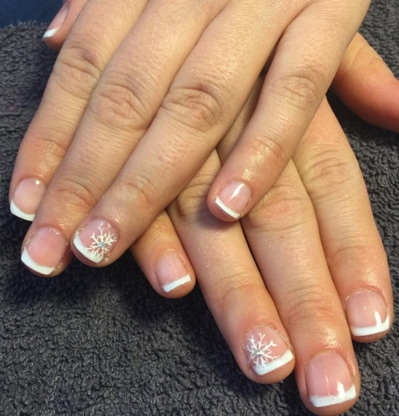 45+ Christmas Nail Art Ideas that will make you look sharp and confident