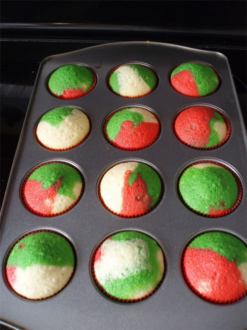 Multi-Coloured Christmas Cupcakes via Naked Cupcakes