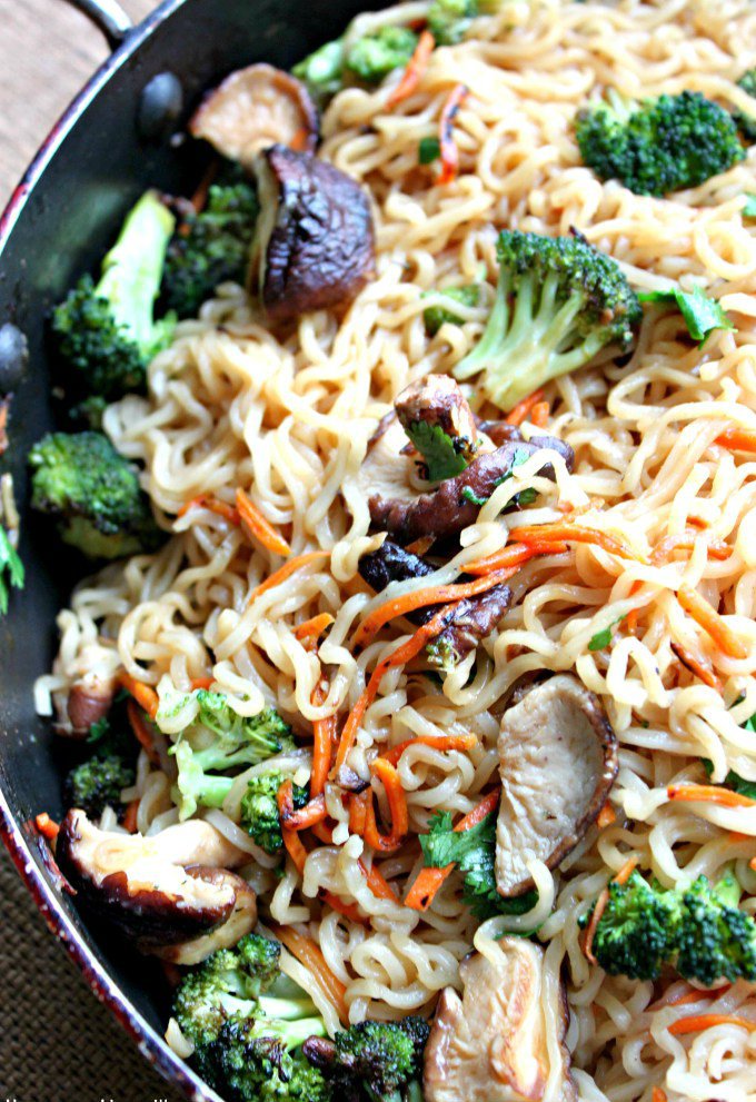 15-Minute Ramen Veggie Stir Fry. Summer Dinner Recipes